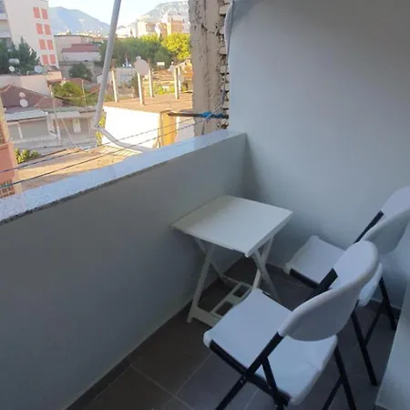 Charming Comfort شقة تيرانا